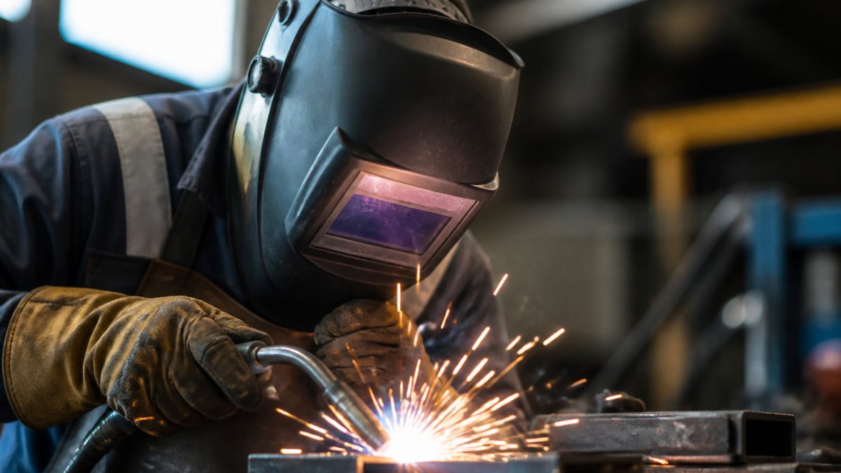 best welding helmet for professionals 2026 guide content 1 1791128068 best welding helmet for professionals